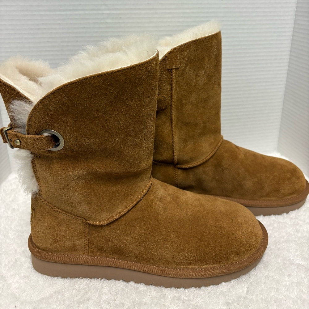 Koolaburra by Ugg - Women's Remley Boot Chestnut/Shearling Size 8 NWOT